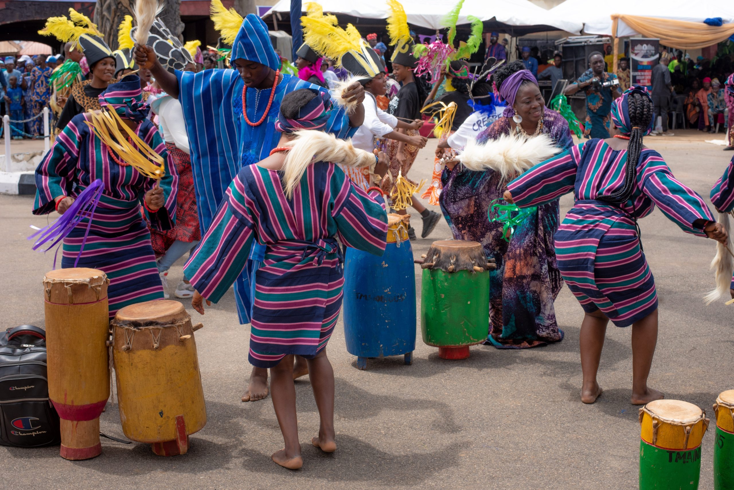 A,Music,Dance,Group,Entertain,The,Ogoga,Of,Ikere,And